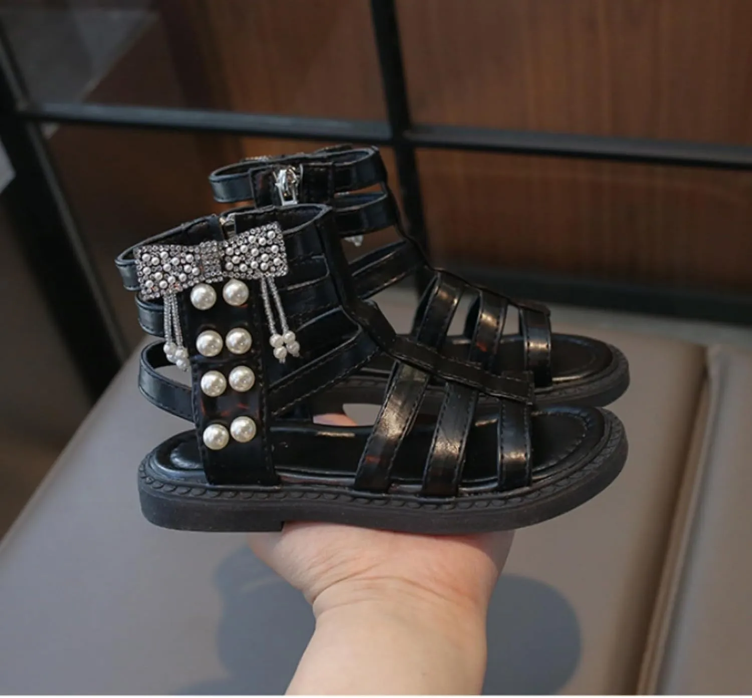 Girl's Gladiator Sandals Cute Strappy Sparkly Pearl Flats Open Toe Non-slip Princess Sandals Kids Beach Roman Shoes