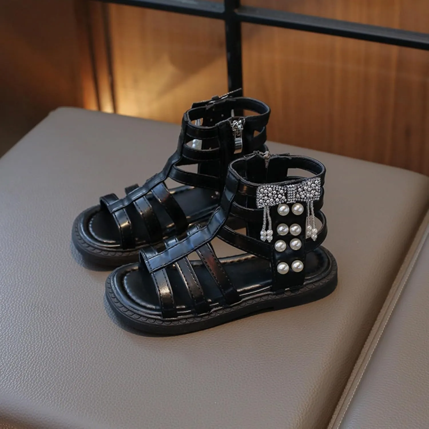 Girl's Gladiator Sandals Cute Strappy Sparkly Pearl Flats Open Toe Non-slip Princess Sandals Kids Beach Roman Shoes