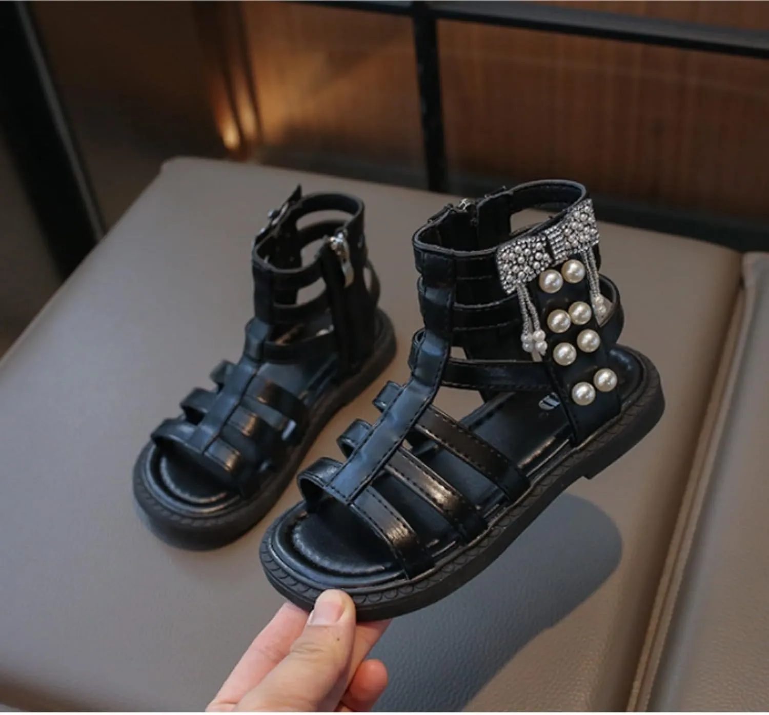 Girl's Gladiator Sandals Cute Strappy Sparkly Pearl Flats Open Toe Non-slip Princess Sandals Kids Beach Roman Shoes