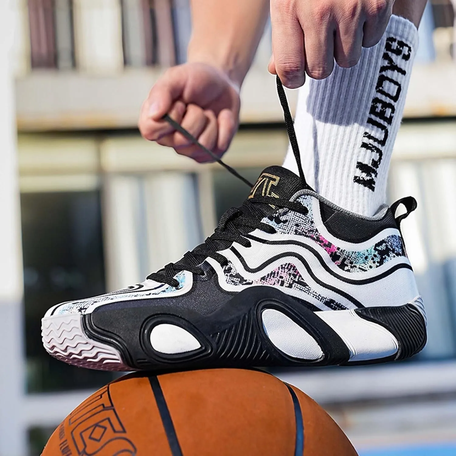 Men's Basketball Shoes are Breathable Anti Slip Wear-Resistant Fashionable Color Blocked Basketball Boots