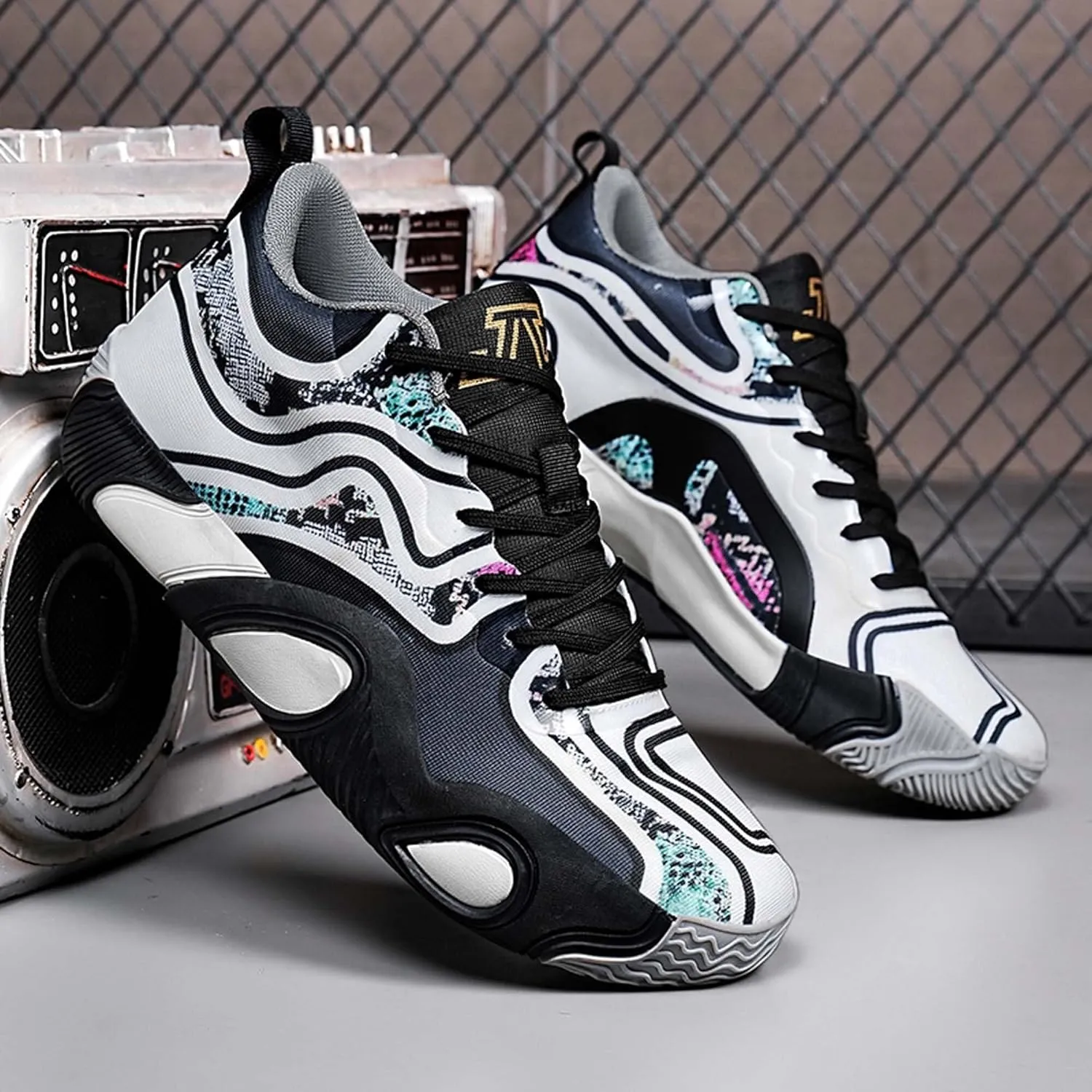 Men's Basketball Shoes are Breathable Anti Slip Wear-Resistant Fashionable Color Blocked Basketball Boots