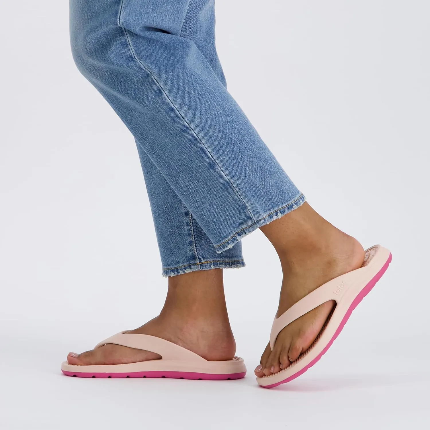 totes Women's Everywear Ara Thong Sandal